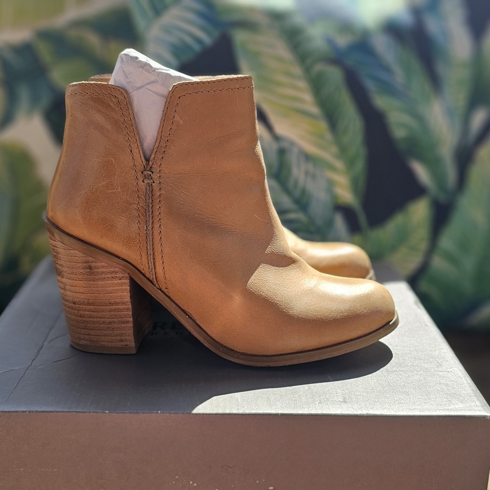 Kenneth Cole Reaction Kite Fly Acorn Ankle Boots